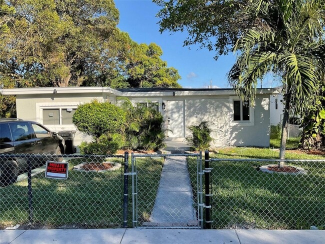 Building Photo - 642 NW 14th Way