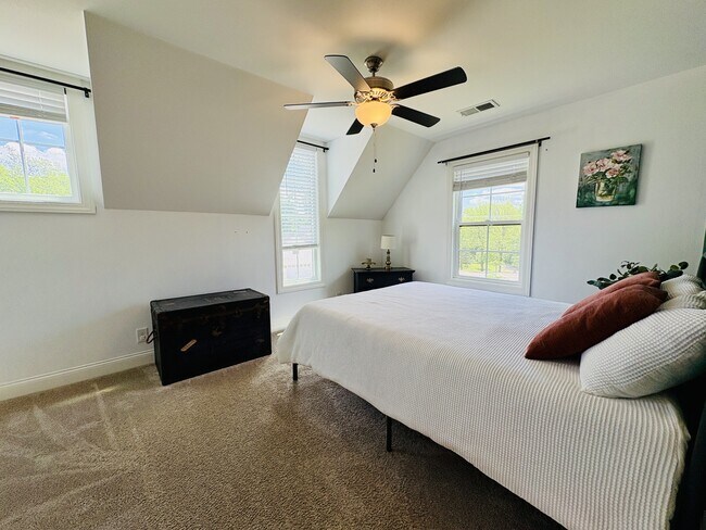 Building Photo - 1268 Easthaven Dr