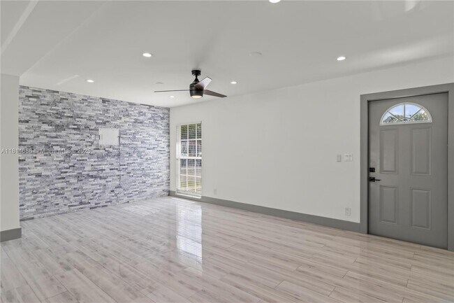Building Photo - 7913 NW 72nd Ave