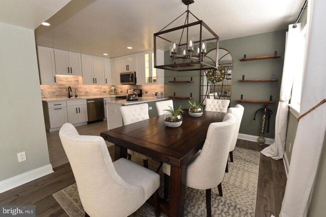 Building Photo - 1666 Parkcrest Cir