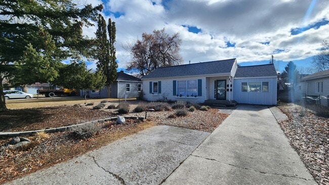 Building Photo - Adorable Duplex Near Washington Park
