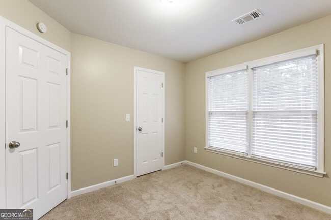 Building Photo - 2485 Worthington Dr