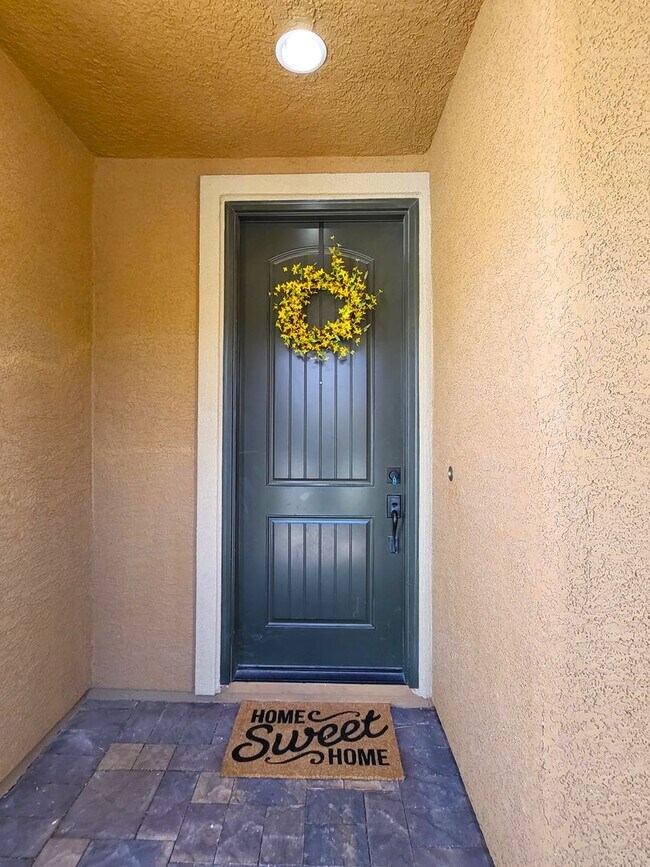 Building Photo - 4 Bedroom House with Community Pool, Baseb...