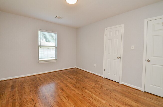 Building Photo - 8153 Lenore St