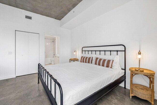 Building Photo - 245 SE 1st St