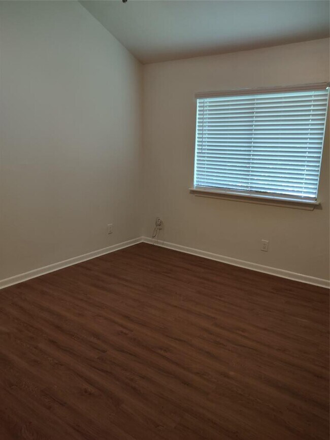 Building Photo - 5405 Brompton Cir