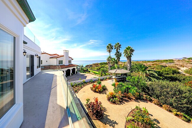Building Photo - 3811 Vista Blanca