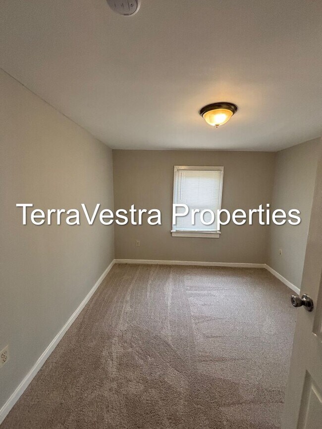 Building Photo - 366 Main St