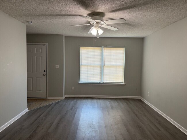 Building Photo - 2510 Barnesdale Wy