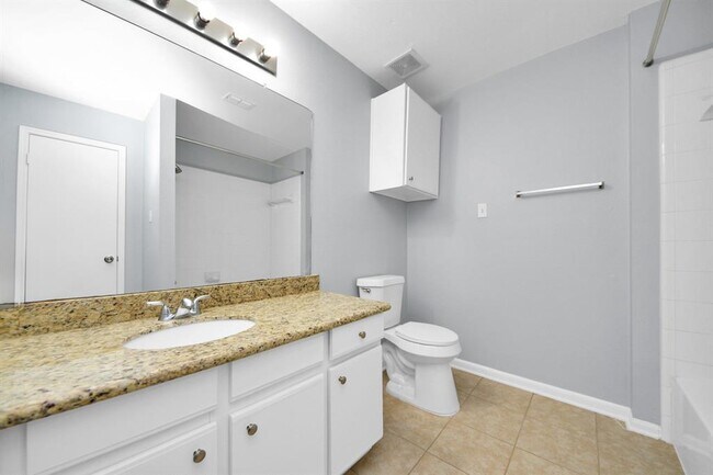 Building Photo - 10405 Shadow Oaks Dr