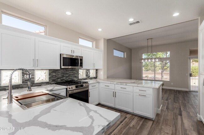 Building Photo - 14608 W Horizon Dr