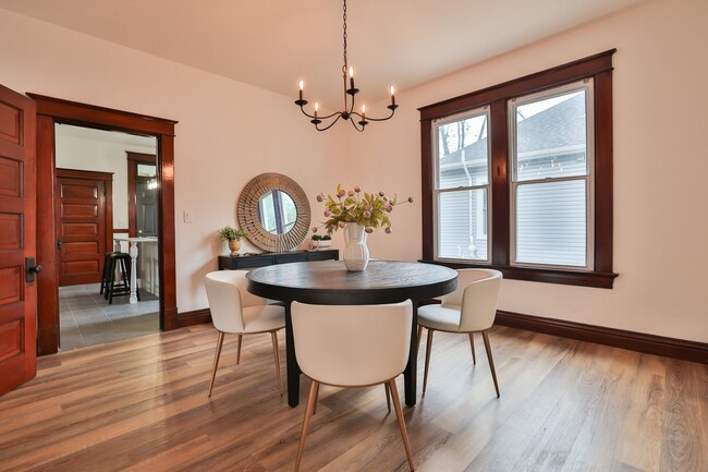 Building Photo - Newly Renovated Single Family Home
