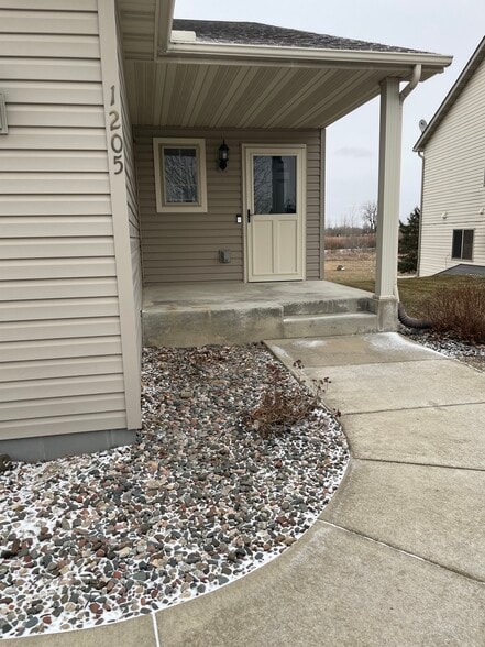 Building Photo - 1205 Mockingbird Loop