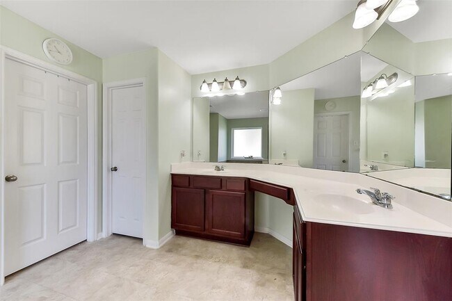 Building Photo - 4102 Loft Square Pl