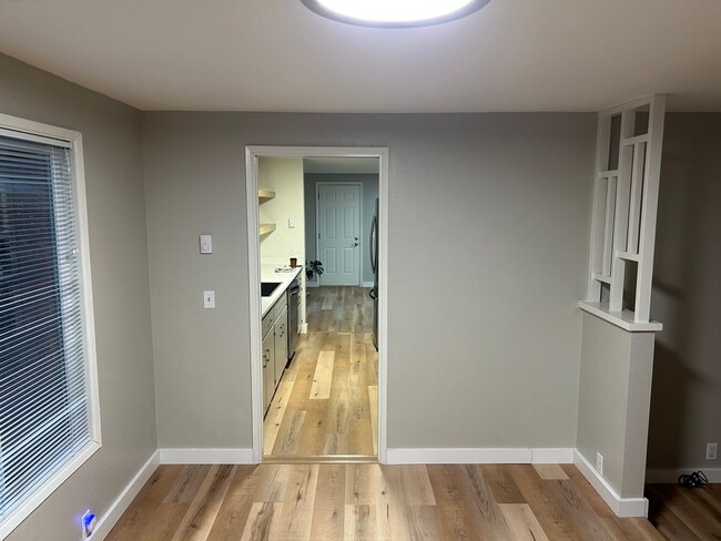 Building Photo - Lovely South Hills home, 4BD/3BA, Available early June!