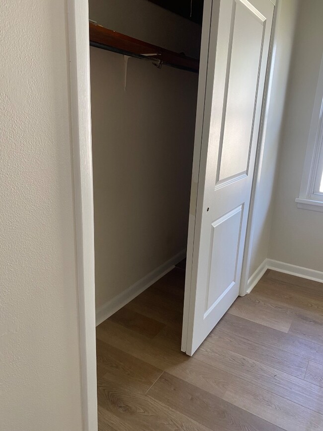 Building Photo - 664 N Walnut St