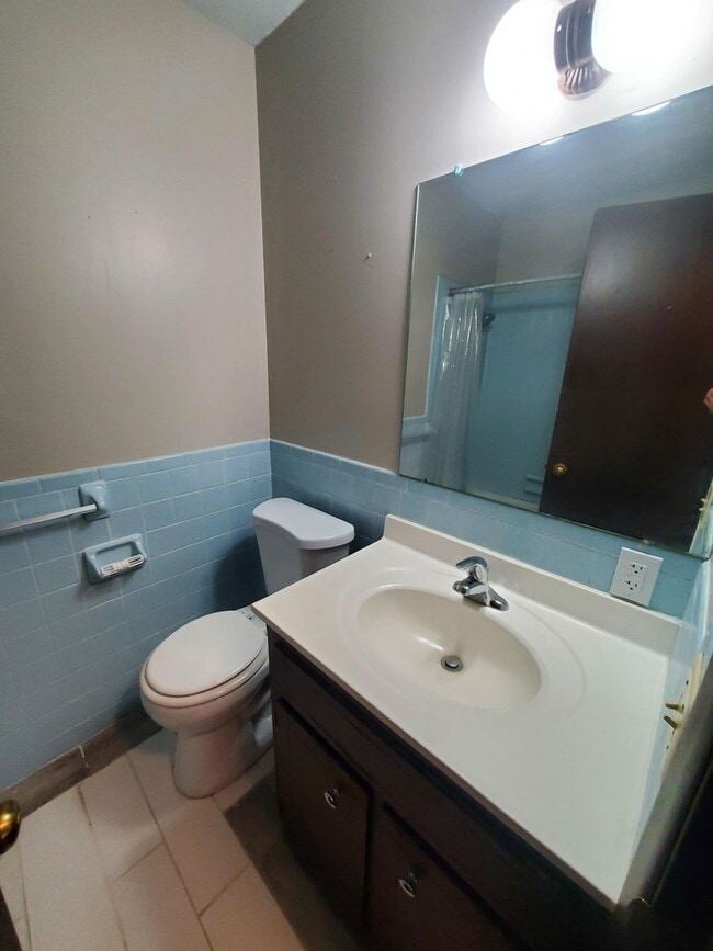 Building Photo - large free standing home Just S. of 13th a...