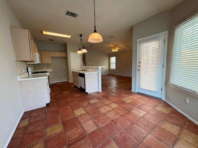 Building Photo - 1508 Highland Dr