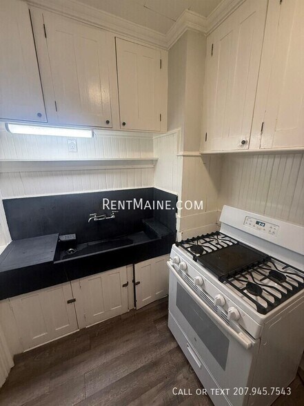 Building Photo - 21 Webster Ave