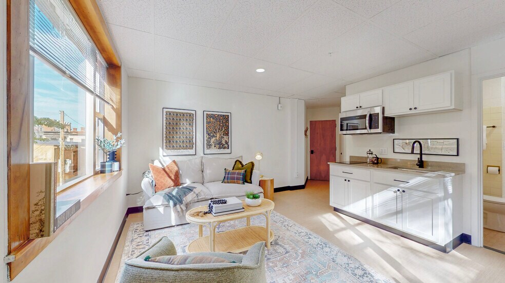Primary Photo - Parkline Apartments