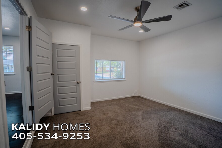 Building Photo - 413 Winding Ln