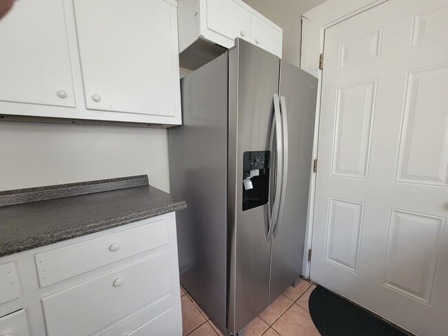 Building Photo - No Luxury Bells and Whistles But a Nice Clean Historic Home