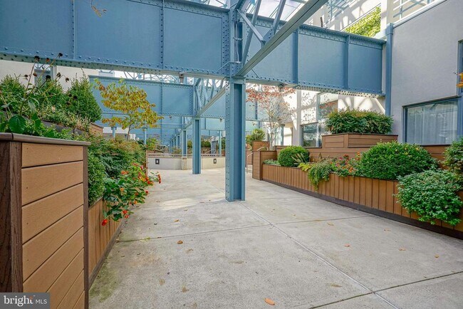 Building Photo - 3 N Christopher Columbus Blvd