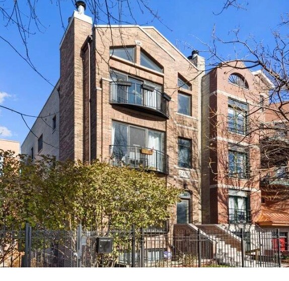 Building Photo - 2430 W Iowa St