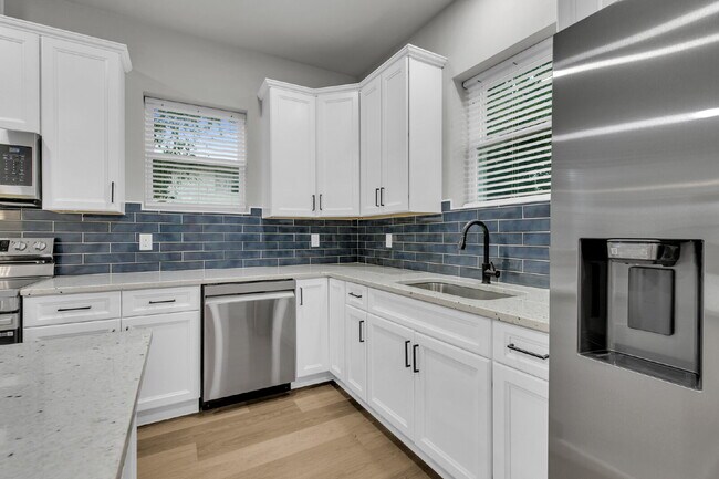 Building Photo - Cute all brick ranch on a large corner lot with fenced in yard and 1 car garage