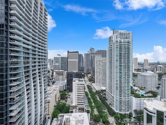 Building Photo - 1060 Brickell Ave