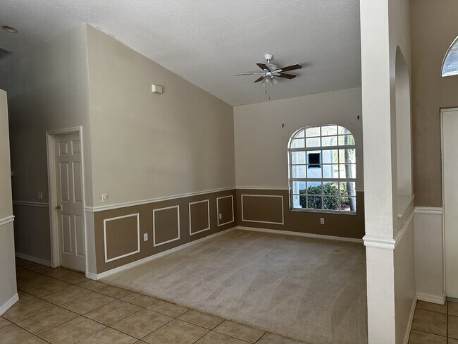 Building Photo - 5891 Trumpet St