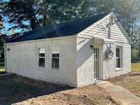 Building Photo - One bedroom, 1 bath house in Mebane