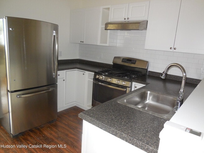 Building Photo - 431 Warren St