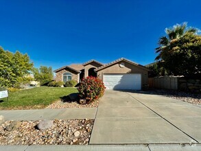 Building Photo - Well Maintained Home in Desert Hills