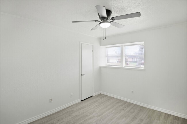 Building Photo - 13811 Crosshaven Dr