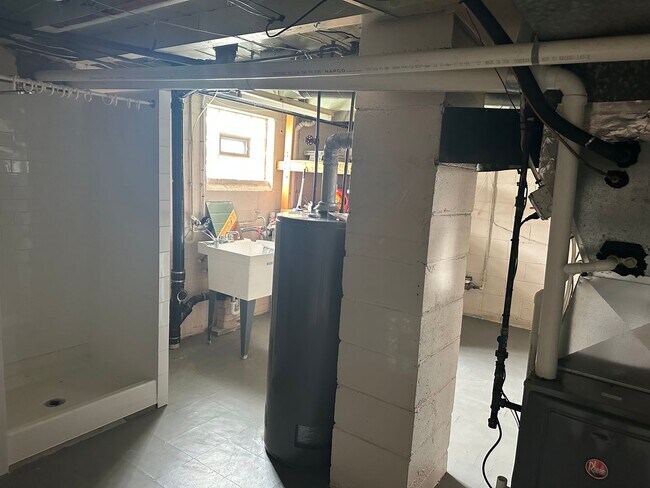 Building Photo - 2 Bedrooms 1 bath home for RENT