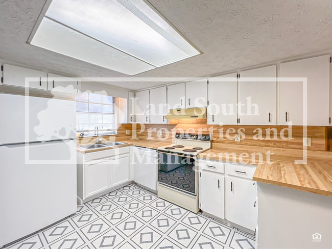 Building Photo - 711 W Daughtery Rd