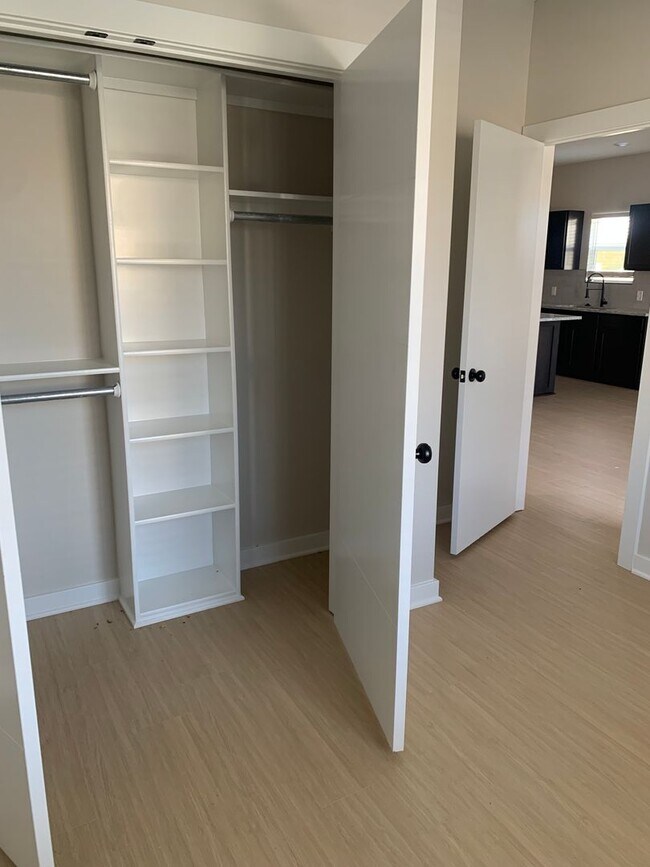 Building Photo - 5406-08 BRESSLER Dr