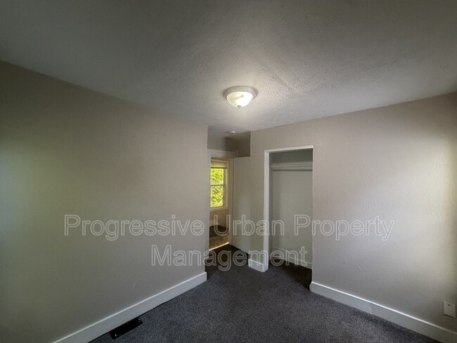 Building Photo - 1515 E 81st St