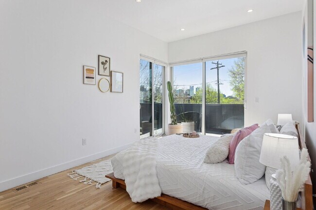Building Photo - Spacious 5-Bed / 4-Bath home in LoHi for rent