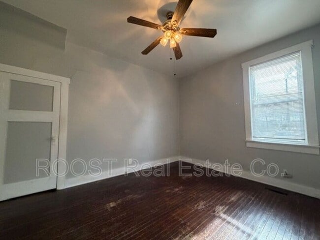 Building Photo - 902-904 1/2 S Limestone St.