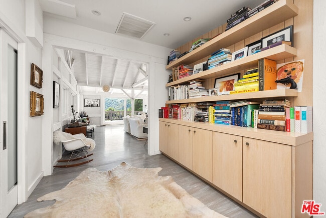 Building Photo - 20812 Hillside Dr
