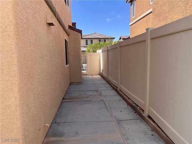 Building Photo - 8782 Brindisi Park Ave
