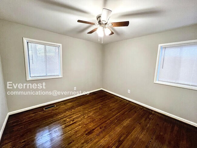 Building Photo - 1116 Lay Dr