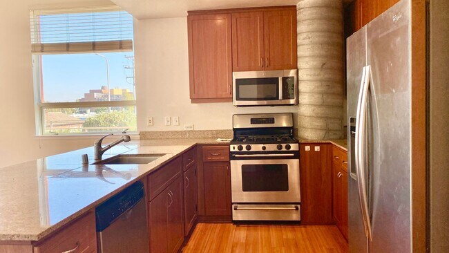 Building Photo - Fantastic 2-Bedroom with Huge Deck