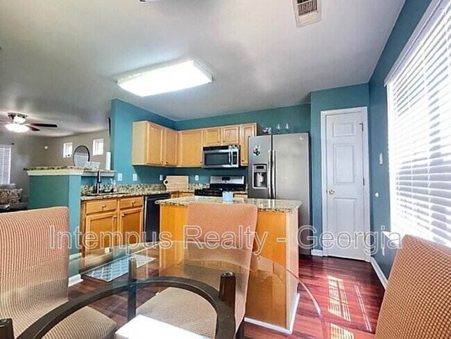 Building Photo - 238 Oak Grove Way