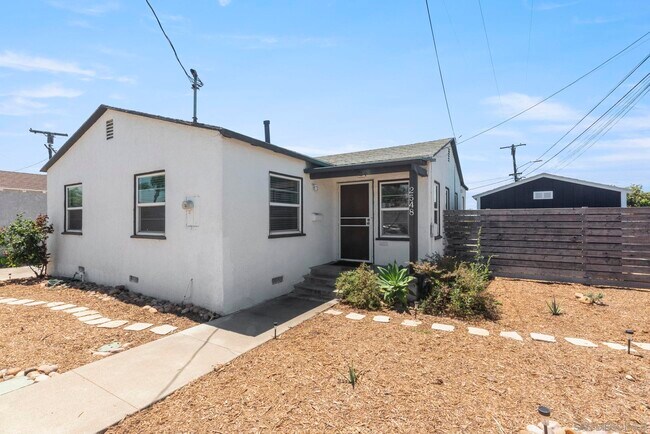 Building Photo - 2548 Violet St