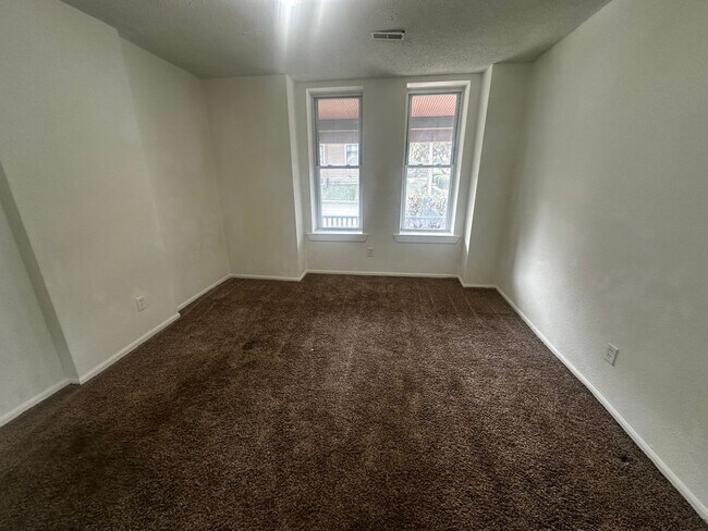 Building Photo - 1501 Faraon St