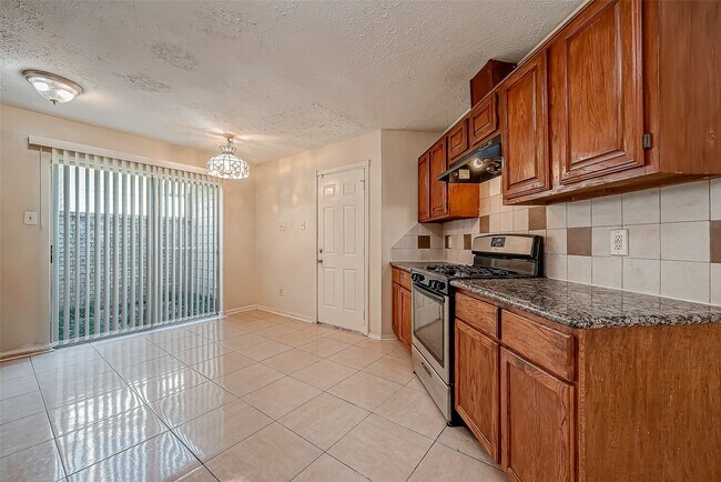 Building Photo - 1490 Hunters Park Dr