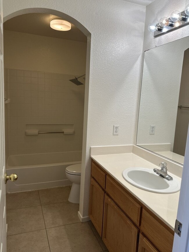 Building Photo - Nice Home For Rent!